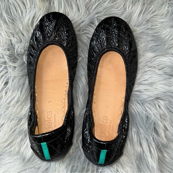 Obsidian Black Patent Croc Tieks size 6 - Picture 2 of 8